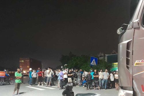 Hải Phòng: Va chạm với xe đầu kéo, nữ công nhân tử vong
