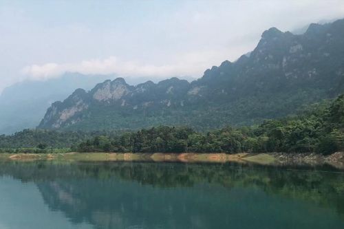 Trên mặt hồ huyền thoại