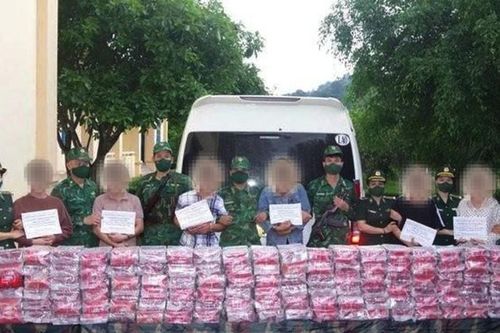 Bắt nhóm đối tượng người Lào đang vận chuyển trái phép 121 kg ma túy