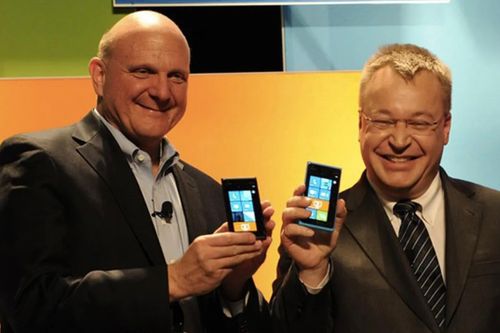 Tròn 10 năm cú bắt tay 'thảm họa' của Nokia và Microsoft