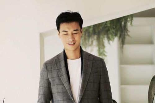 Ca sĩ Noh Min Hyuk hẹn hò cô gái Việt kém 12 tuổi