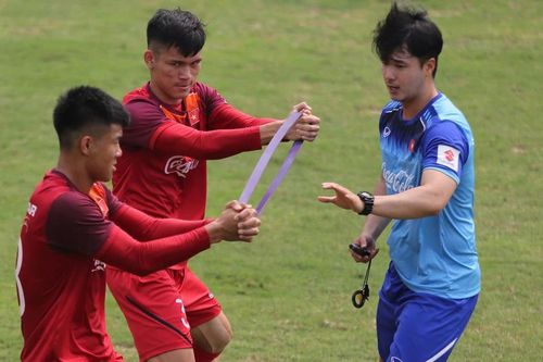 Tin nóng bóng đá Việt 7/5: Hot boy thể lực sát cánh cùng HLV Kim Sang Sik, ĐT Việt Nam xếp hạng hạng 33 FIFA