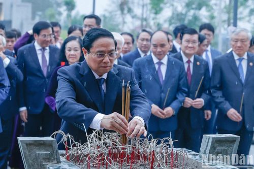 Lãnh đạo Đảng, Nhà nước tri ân các Anh hùng, liệt sĩ ở Chiến trường Điện Biên Phủ