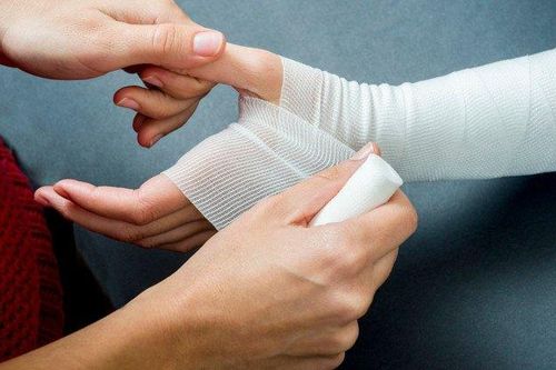 Những kỹ năng sơ cứu cả phụ huynh và trẻ cần trang bị