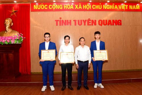 Tuyên Quang dành hơn nửa tỷ đồng cho nhóm học sinh đi thi quốc tế