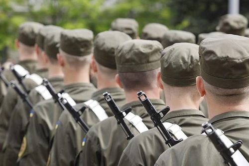 Hungary nói người tị nạn Ukraine không cần về nước nhập ngũ