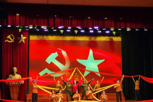 500 diễn viên quần chúng biểu diễn chào mừng 70 năm Chiến thắng Điện Biên Phủ