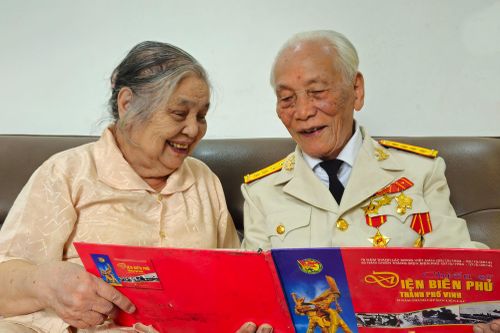 Mối tình đẹp của anh bộ đội và cô dân công hỏa tuyến