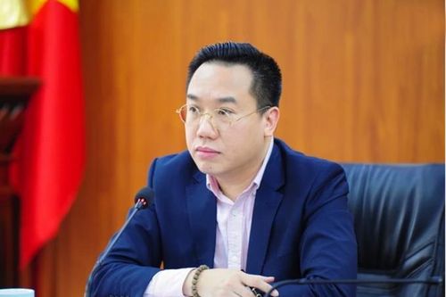 Yêu cầu thẩm định lại 'Một thoáng ta rực rỡ ở nhân gian' của Ocean Vuong