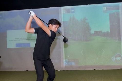 Nguyễn Anh Minh truyền cảm hứng cho golfer trẻ