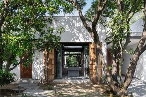 Nhà cấp 4 gác lửng giữa vườn khiến nhiều người mê đắm