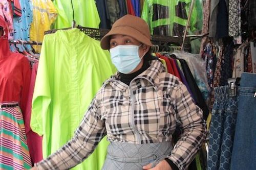 TP.HCM: Kinh doanh đồ chống nắng bội thu vì nóng đỉnh điểm