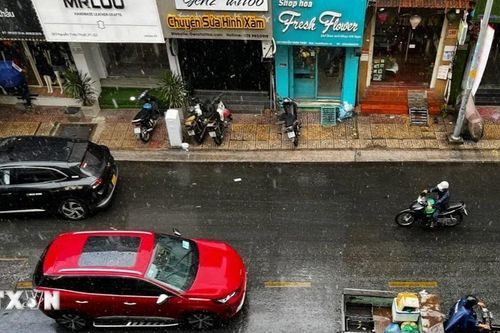 Mưa lớn giải nhiệt cho Thành phố Hồ Chí Minh sau chuỗi ngày nắng nóng, oi bức
