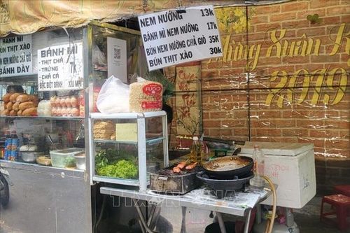 An toàn thực phẩm từ thức ăn đường phố: Nguy hiểm luôn chực chờ