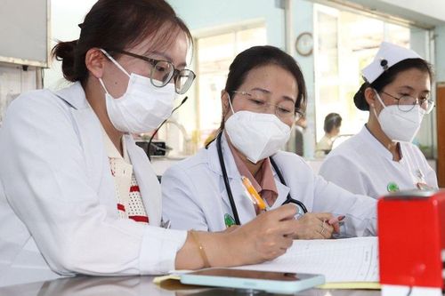 Tp.HCM: 2 học sinh nhập viện nghi ngộ độc thực phẩm