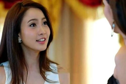 Nhân tình bầu con trai thách thức đòi căn nhà 3 tỷ, vợ cười khẩy nói 1 câu khiến mặt ả biến sắc, cái uy của 'chính cung' càng được nâng tầm
