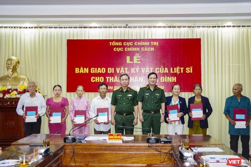 Bộ Quốc phòng bàn giao di vật của 14 liệt sĩ cho nhân thân ở Quảng Nam