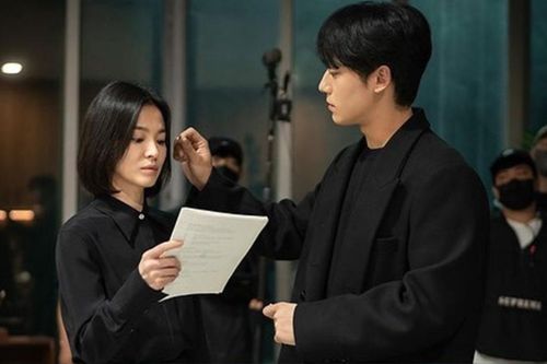 'Bạn trai' Song Hye Kyo thắng lớn tại Baeksang 2024, gửi lời cảm ơn đến người đặc biệt