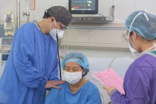 Sự sống chỉ còn tính bằng giờ, người phụ nữ được cứu sống thần kỳ nhờ ghép gan