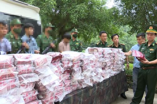 6 người Lào vận chuyển 121 kg ma túy vào Việt Nam