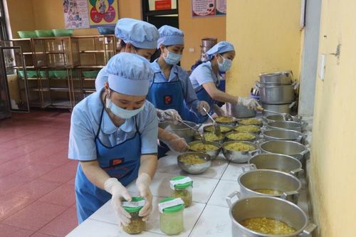 Kiến nghị đưa nghề nấu ăn ở cấp mầm non vào nhóm công việc nặng nhọc
