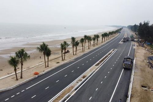 Cận cảnh tuyến đường du lịch ven biển trăm tỷ tại miền quê 'các cụ già bắn rơi máy bay'