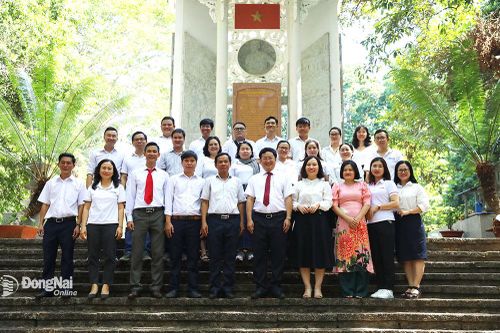 Báo Đồng Nai về nguồn và kết nạp đảng viên mới