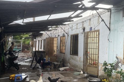 Mưa gió đầu mùa làm tốc mái 17 căn nhà ở Biên Hòa