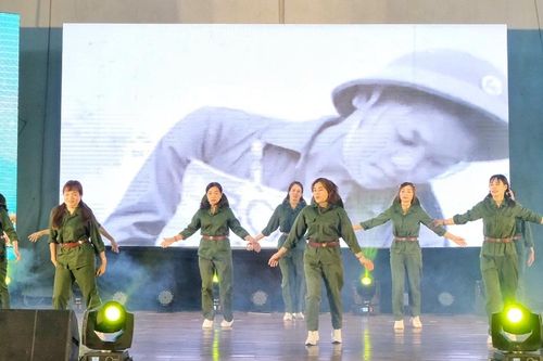 2 đơn vị giành giải nhất thi dân vũ 'Phụ nữ Ia Pa hướng về Điện Biên'