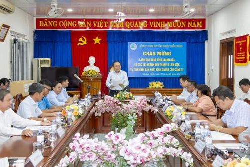Ông Lê Hữu Hoàng - Phó Chủ tịch Thường trực UBND tỉnh: Làm việc với Công ty TNHH Một thành viên Lâm nghiệp Trầm Hương