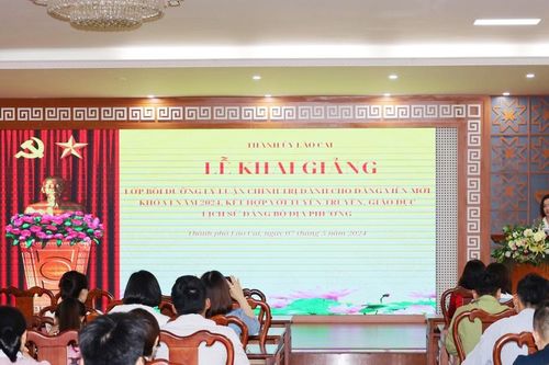 Hơn 120 đảng viên mới được bồi dưỡng lý luận chính trị