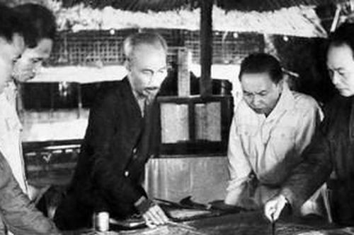 Chủ tịch Hồ Chí Minh - vị chỉ huy tối cao Chiến dịch Điện Biên Phủ