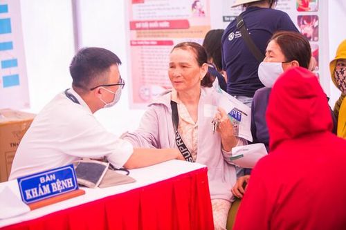 Coca-Cola Việt Nam hỗ trợ người thu gom rác tại TP.Đà Nẵng
