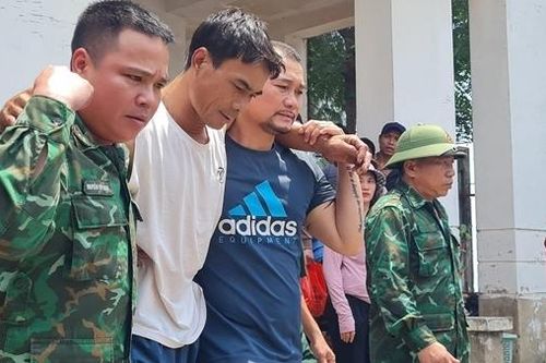 Cứu hộ thành công 4 ngư dân gặp nạn trên biển