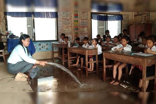 Nắng nóng kỷ lục trong 170 năm qua, Campuchia giảm giờ học ở trường