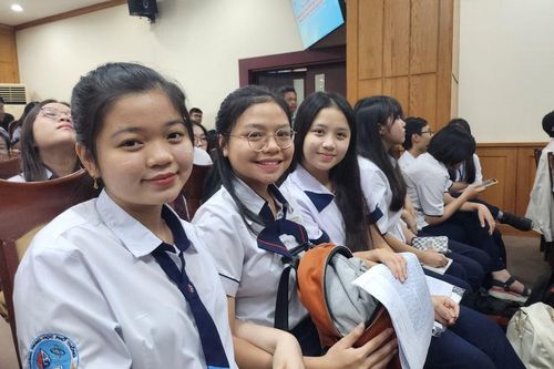 Gần 2.000 học sinh giỏi quốc gia được tặng bằng khen
