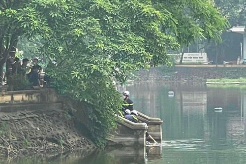 Phát hiện thi thể nữ sinh đeo balo chứa gạch dưới hồ ở Hà Nội