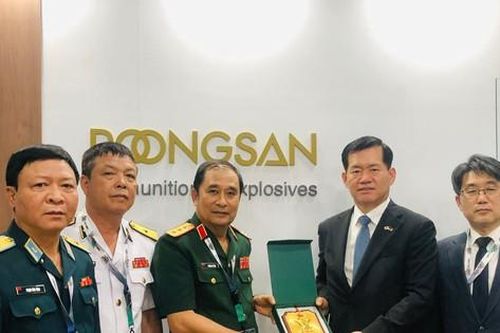 Bộ Quốc phòng Việt Nam tham dự triển lãm Quốc phòng an ninh châu Á lần thứ 18