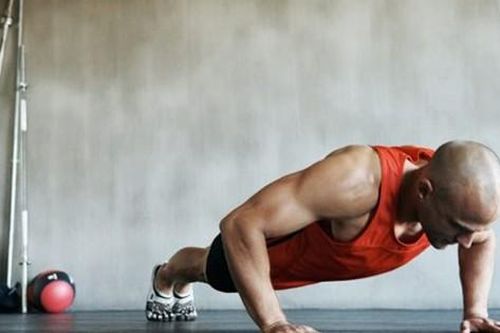 Cần chống đẩy bao nhiêu lần mỗi ngày để cơ ngực săn chắc?