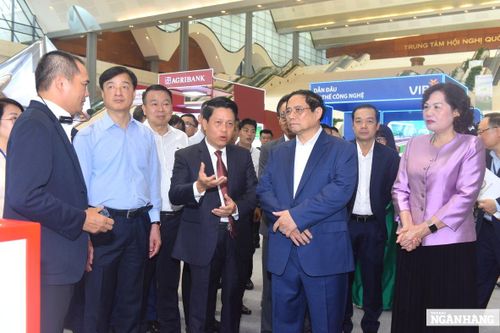Thủ tướng: Chuyển đổi số ngành ngân hàng có tiến bộ vượt trội, không thua kém các nước trên thế giới