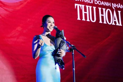 Hoa hậu Thu Hoài quyến rũ, lộng lẫy trong sự kiện tôn vinh phụ nữ thành đạt