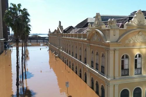 Lũ lụt tại Brazil, 90 người chết, hàng trăm người mắc kẹt