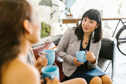 Cái lợi khi đối xử tử tế với sếp, đồng nghiệp