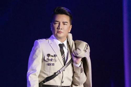 Đàm Vĩnh Hưng xin lỗi