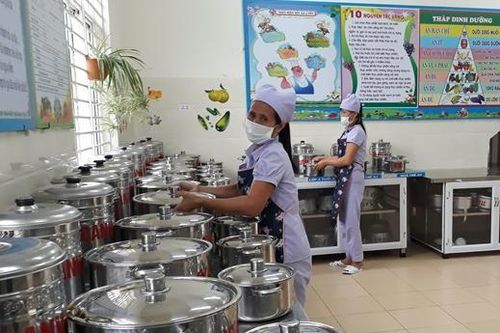 Đề xuất bổ sung nghề nấu ăn tại trường mầm non là nghề nặng nhọc