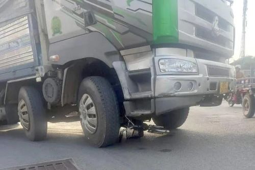 Xe tải va chạm xe đạp điện, 2 bà cháu thương vong
