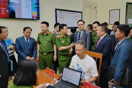 Chia sẻ kinh nghiệm thu thập dữ liệu dân cư với Bộ Công an Lào