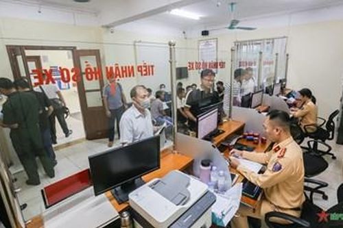 Hà Nội: Đăng ký xe ô tô chỉ mất vài phút