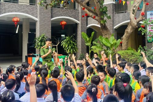 Tuyên truyền phòng chống tác hại thuốc lá điện tử và ma túy cho 800 giáo viên, học sinh