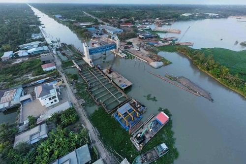 Đóng cống Nguyễn Tấn Thành để ngăn mặn trong đợt triều cường sắp tới